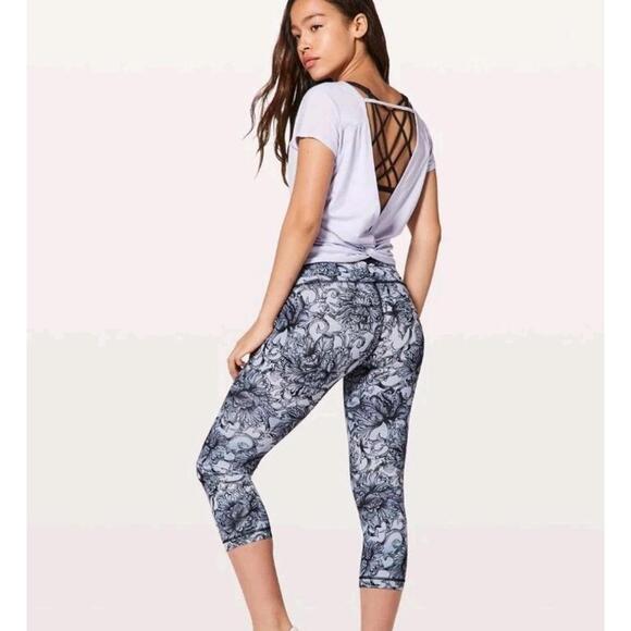 lululemon athletica Pants - lululemon Wunder Under Crop (Hi-Rise) 21" Size 6 in Hanakotoba Starlight Multi